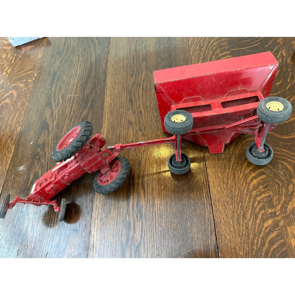 VintageErtl Red‎ Metal Farmall Tractor with Trailer Toy Diecast